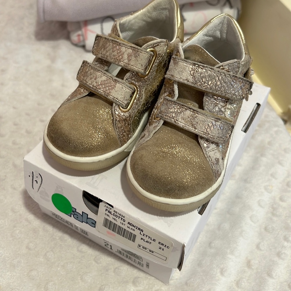 Falcotto adhira first walkers 21